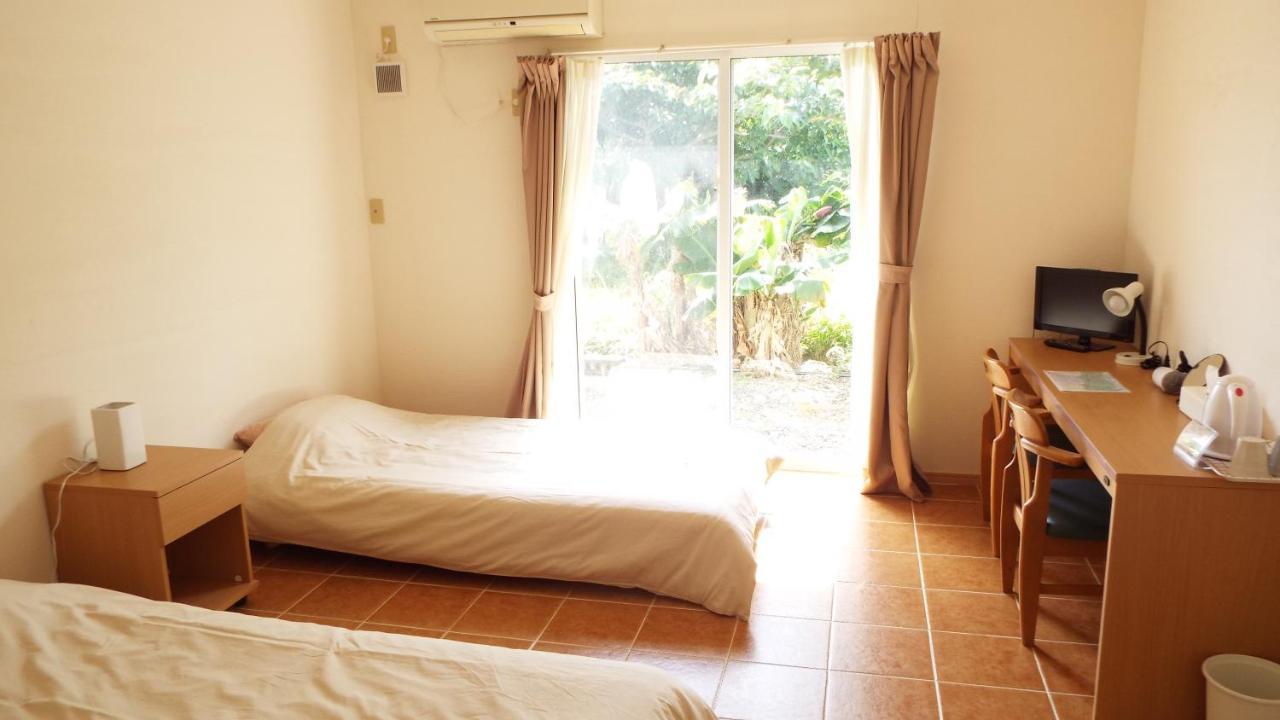 Готель Asobibase Yamabare-House Ishigaki  Екстер'єр фото